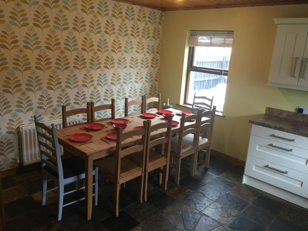 Holiday Home In Ballycastle - Fainne Na Cairde Dış mekan fotoğraf
